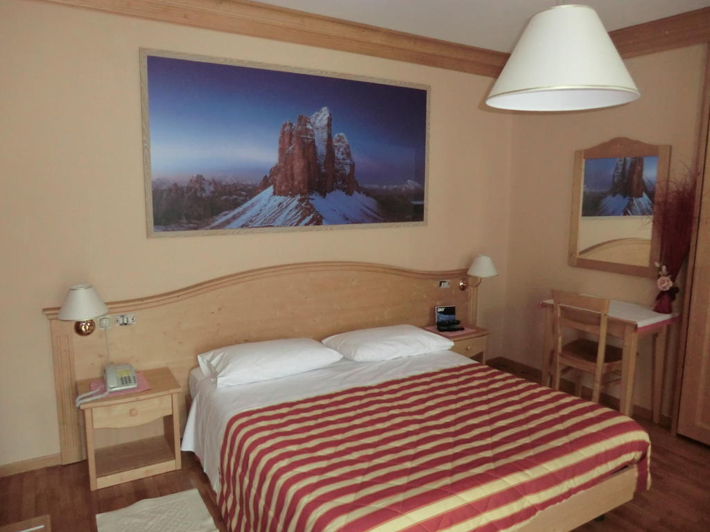 Albergo Garni Ajarnola أورونزو دي كادوري الغرفة الصورة