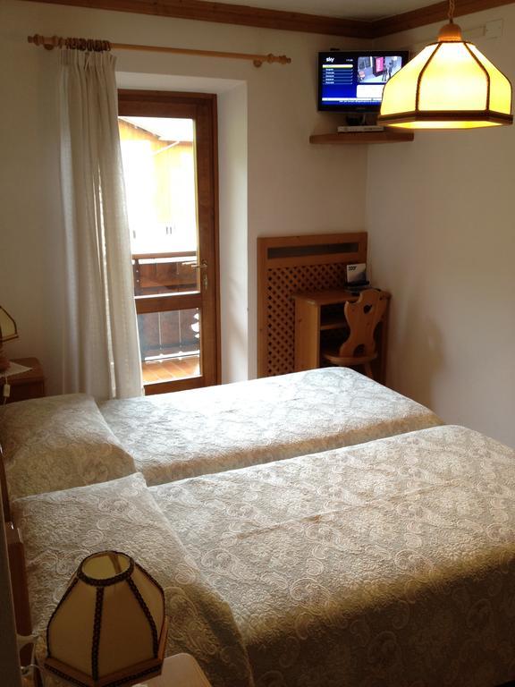 Albergo Garni Ajarnola أورونزو دي كادوري الغرفة الصورة