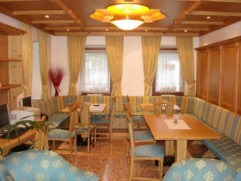 Albergo Garni Ajarnola أورونزو دي كادوري المظهر الخارجي الصورة